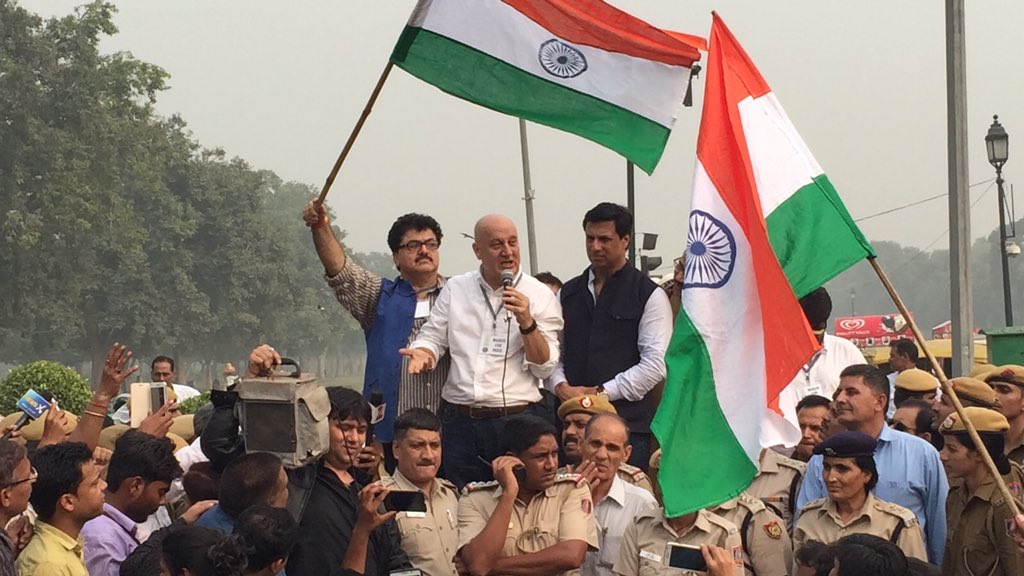 AnupamPKher's tweet photo. #MarchForIndia #IndiaIsTolerant :) https://t.co/GfpvEGqtER