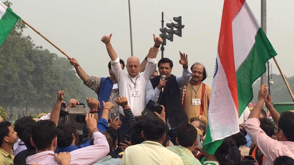 AnupamPKher's tweet photo. #MarchForIndia #IndiaIsTolerant :) https://t.co/GfpvEGqtER