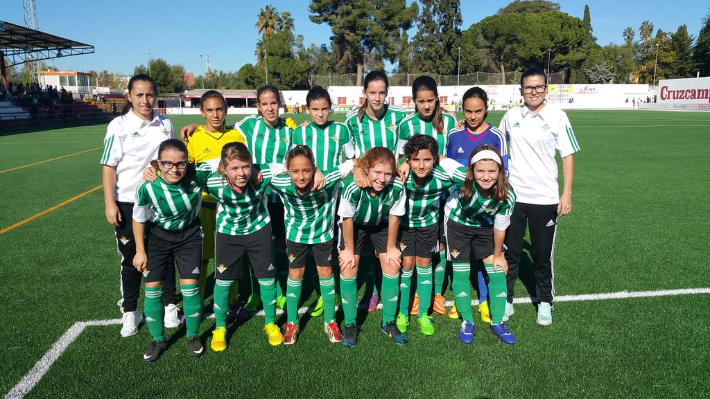 RealBetisFem's tweet photo. INFANTIL | Comienza el partido en Utrera. #EFUtrera #RBBFéminas #FutFem https://t.co/9B4sXGLFIP