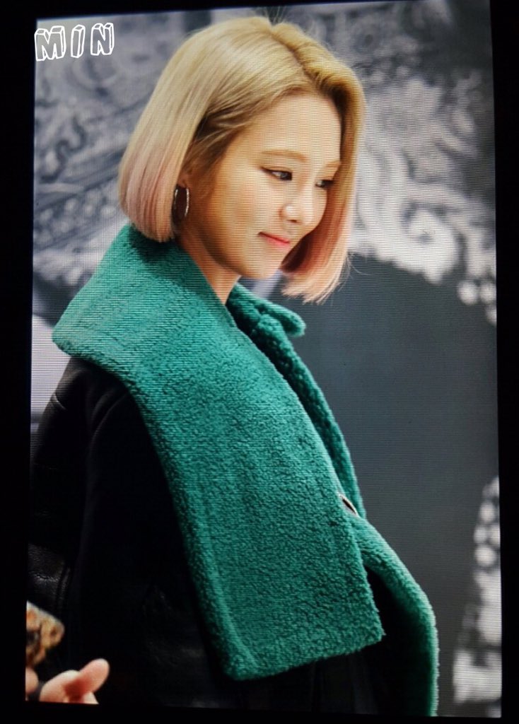 [PIC][07-11-2015]HyoYeon tham dự "Rosa.K Store Event" vào chiều nay CTM6OQ2UkAADDxn