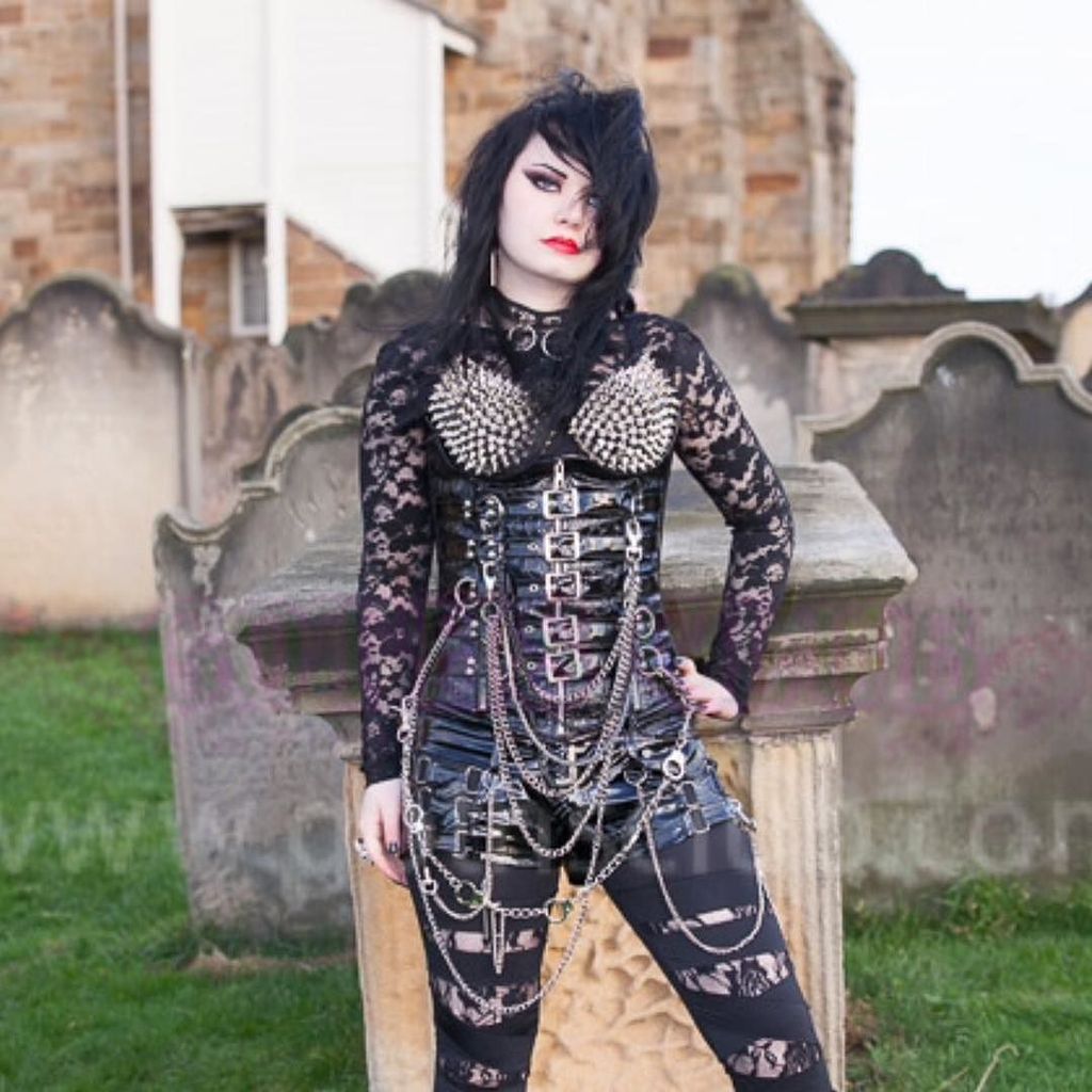 Whit_by's tweet photo. @whit_by by lady_glamarchy #whitby #goth #gothic #gothgirl #gothmakeup #alternative #alternativegirl #alternativemo… https://t.co/Niq2xHRDvQ