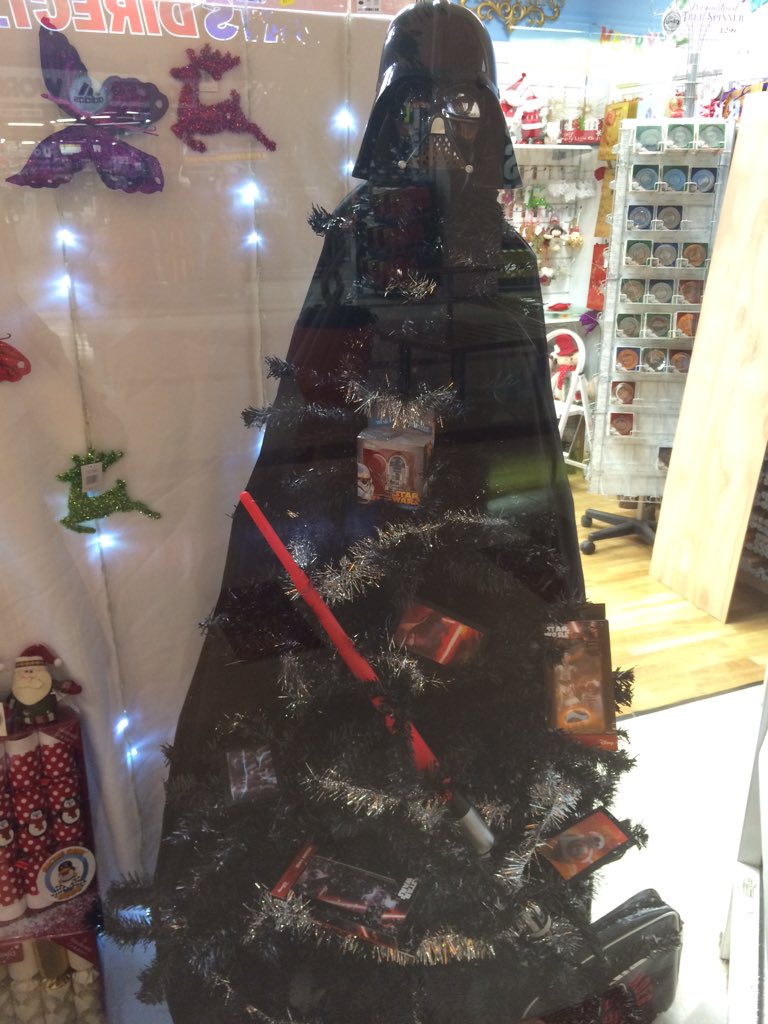 Retromerryhill's tweet photo. Darth Vader tree ❤️ #darthvader #starwars #theforceawakens #starwarstree https://t.co/qvLCxKJKmD