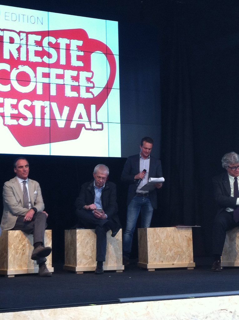 TSCOFFEECLUSTER's tweet photo. Suggi: il futuro di #Triestecapitaledelcaffe è #ricerca e #innovazione nel #caffè #TriesteCoffeeFestival #Trieste https://t.co/43o29ledq2