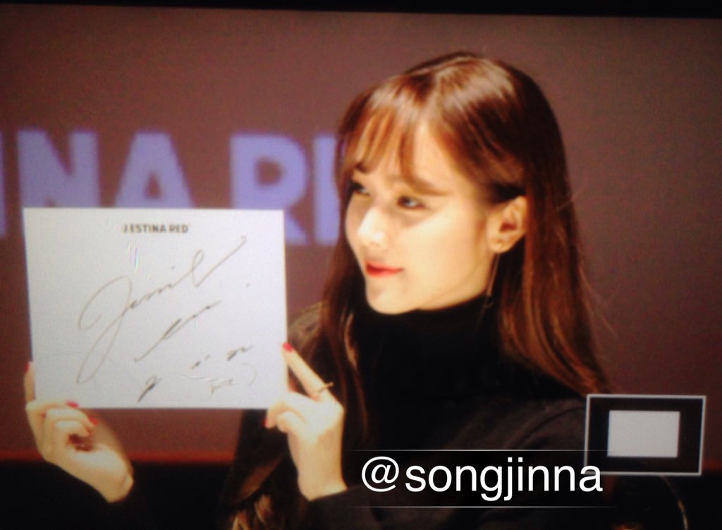 [PIC][07-11-2015]Jessica tham dự buổi Fansign cho dòng mỹ phẩm "J.ESTINA RED" tại "Myeongdong Lotte Cinema" vào chiều nay - Page 2 CTMAU-BUsAAtnI2