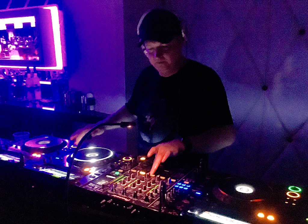 AliciaLalone's tweet photo. @DJDanmusic bringing down the #HOUSE @ @LABELCharlotte #IvoryLounge @Events_Aurora #BASSmentCLT @LabelPresents ๐ฅ๐๐ป https://t.co/veDvhCN4Yj