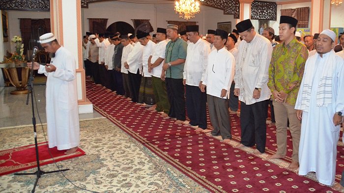 banjarmasinpost's tweet photo. Bupati Batola Janji Genjot Pembangunan Infrastruktur
---> https://t.co/R6ELoEmpZ1 https://t.co/YzZqVbkSJn