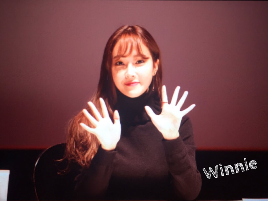 [PIC][07-11-2015]Jessica tham dự buổi Fansign cho dòng mỹ phẩm "J.ESTINA RED" tại "Myeongdong Lotte Cinema" vào chiều nay - Page 2 CTMCJJkUYAASB-S