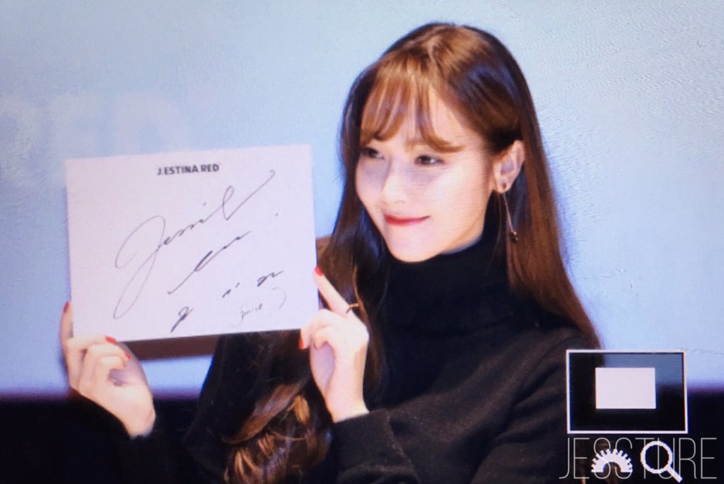 [PIC][07-11-2015]Jessica tham dự buổi Fansign cho dòng mỹ phẩm "J.ESTINA RED" tại "Myeongdong Lotte Cinema" vào chiều nay CTME8eSVEAETT4n