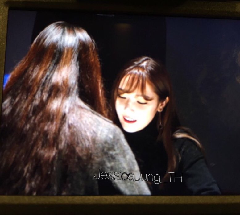[PIC][07-11-2015]Jessica tham dự buổi Fansign cho dòng mỹ phẩm "J.ESTINA RED" tại "Myeongdong Lotte Cinema" vào chiều nay CTMEKThVEAAXROo