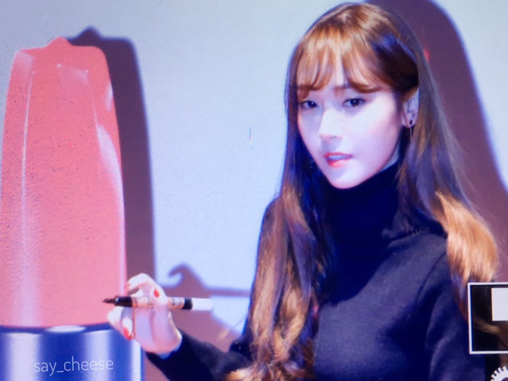 [PIC][07-11-2015]Jessica tham dự buổi Fansign cho dòng mỹ phẩm "J.ESTINA RED" tại "Myeongdong Lotte Cinema" vào chiều nay - Page 2 CTMEhfVUwAEaDXN