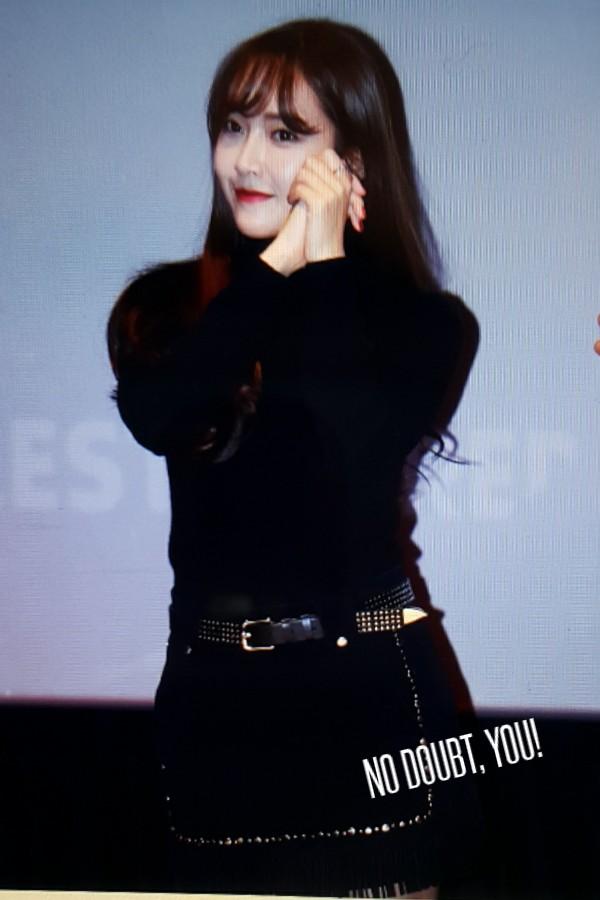 [PIC][07-11-2015]Jessica tham dự buổi Fansign cho dòng mỹ phẩm "J.ESTINA RED" tại "Myeongdong Lotte Cinema" vào chiều nay - Page 2 CTMEmteUYAEExWN