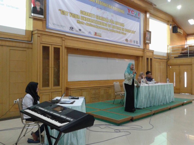 BEMBinawan's tweet photo. Yuu lanjut lagi.. Pengisi materi ke-4 bu Meylina Djafar MCN. MBA 
#SeminarAutismBINAWAN https://t.co/KEkL97XWN2