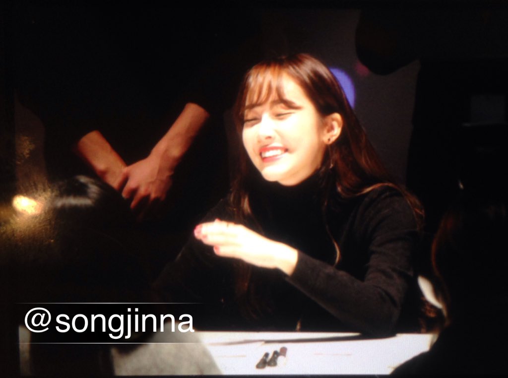 [PIC][07-11-2015]Jessica tham dự buổi Fansign cho dòng mỹ phẩm "J.ESTINA RED" tại "Myeongdong Lotte Cinema" vào chiều nay CTMGarEUEAAFFPp