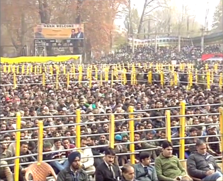 pushkarofficial's tweet photo. Huge enthusiasm among the people in Srinagar. - You can watch LIVE at https://t.co/GyFoN0gVVo https://t.co/m7783N2znn