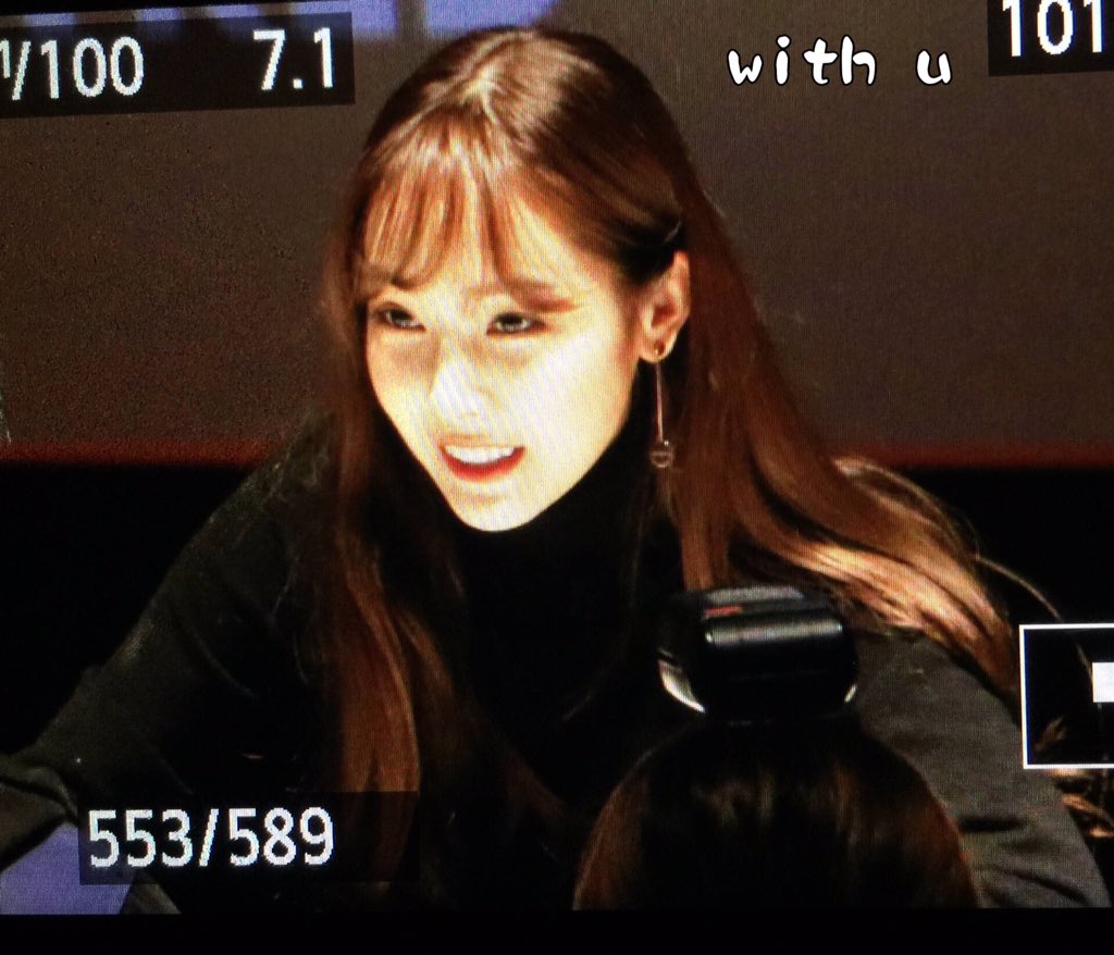 [PIC][07-11-2015]Jessica tham dự buổi Fansign cho dòng mỹ phẩm "J.ESTINA RED" tại "Myeongdong Lotte Cinema" vào chiều nay - Page 2 CTMHG-zUsAEOXY2