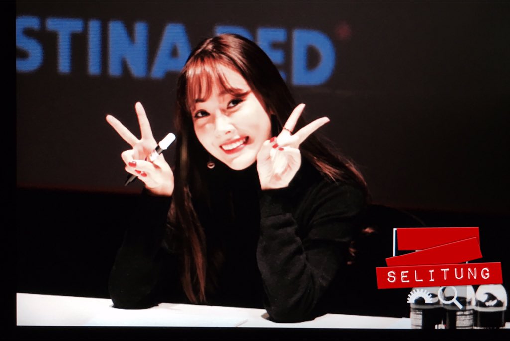 [PIC][07-11-2015]Jessica tham dự buổi Fansign cho dòng mỹ phẩm "J.ESTINA RED" tại "Myeongdong Lotte Cinema" vào chiều nay CTMIYjLU8AAMPbb