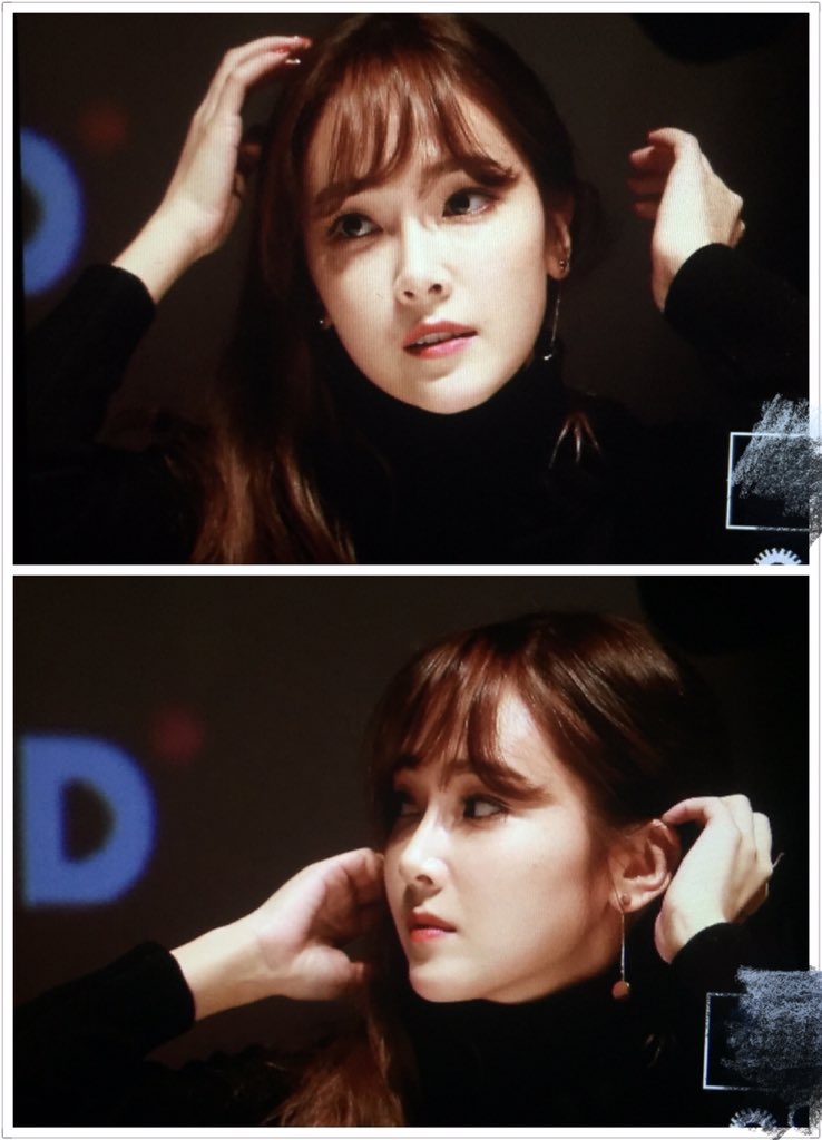 [PIC][07-11-2015]Jessica tham dự buổi Fansign cho dòng mỹ phẩm "J.ESTINA RED" tại "Myeongdong Lotte Cinema" vào chiều nay CTMIbkLU8AE7FK7
