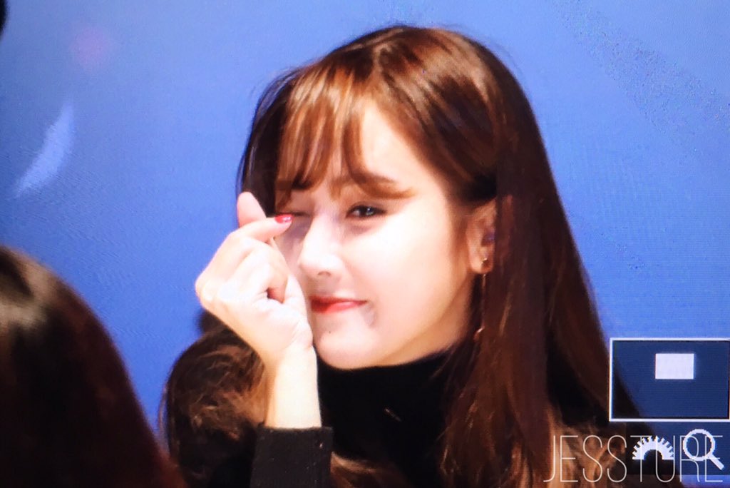 [PIC][07-11-2015]Jessica tham dự buổi Fansign cho dòng mỹ phẩm "J.ESTINA RED" tại "Myeongdong Lotte Cinema" vào chiều nay - Page 2 CTMIdZuUcAAiYkQ