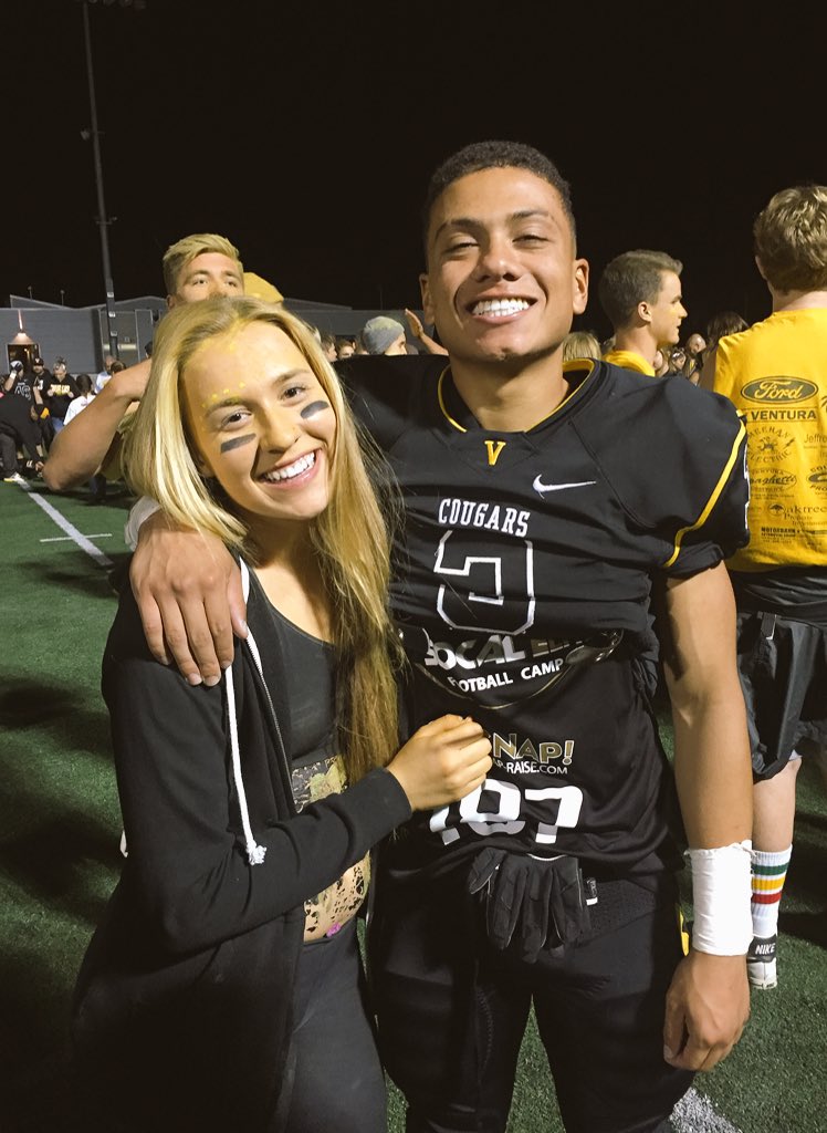 jennifeer98's tweet photo. GREAT GAME BUD!🏈💛 #senioryear #Fuena #wewon @Chrisspy_3 https://t.co/F7HQi9Va0D