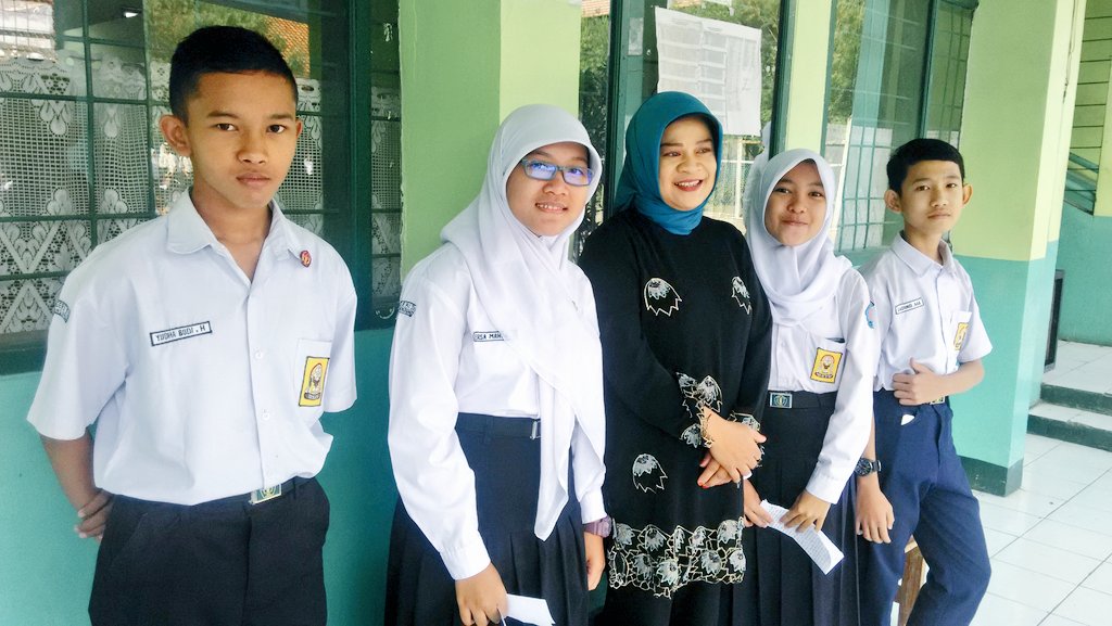 smpn31bdg's tweet photo. Inilah, calon Ketua OSIS SMP Negeri 31 Bandung, x Bu Ella yaaa hehe https://t.co/XpKVQJ9xaC