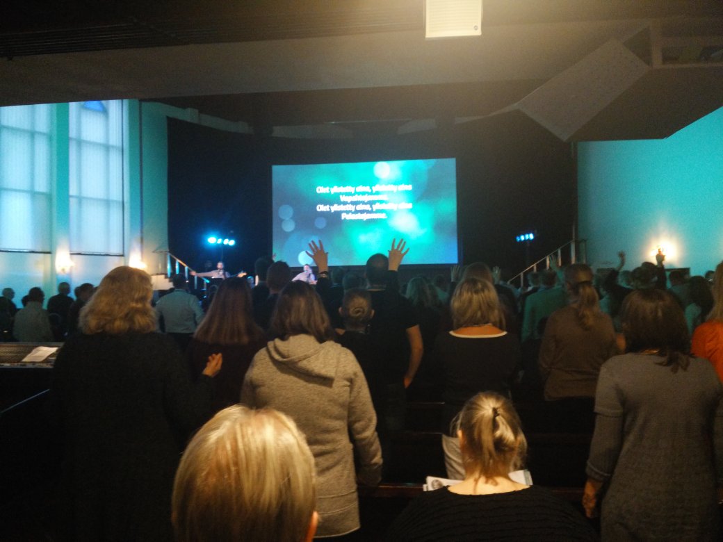 Kohti uusia oivalluksia ja kasvua johtajana. Jeesuksen varassa tähänkin päivään ylistäen <a href="/sakariheikkila/">Sakari Heikkilä</a> #GLS15