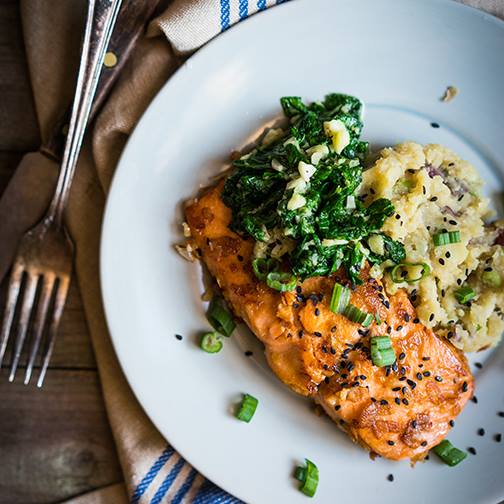 SnapinIndia's tweet photo. Top Salmon Steak with a pinch of #Snapin’s #PepperCoarse for that perfect garnish! https://t.co/hHKeJl8Y17