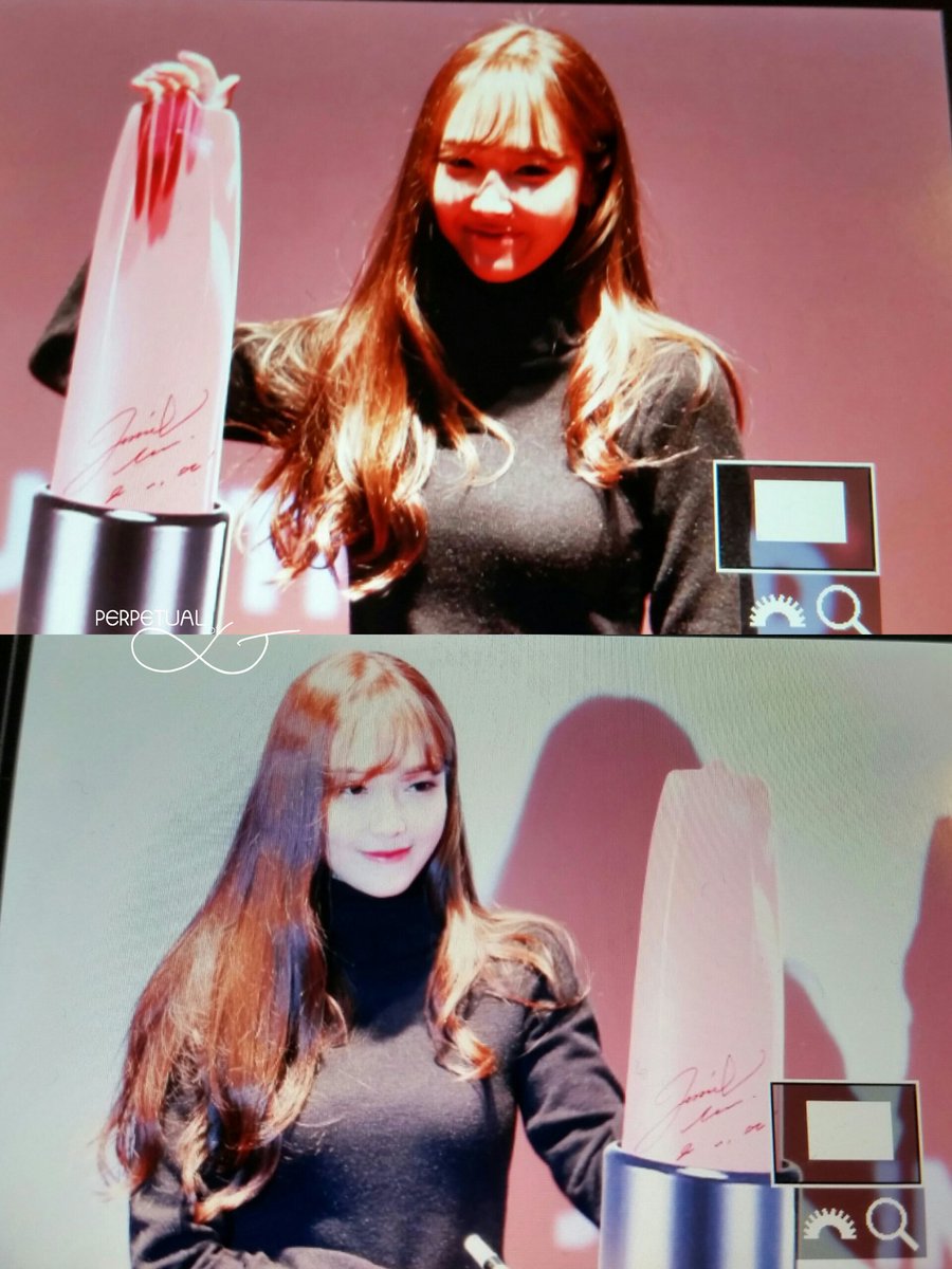 [PIC][07-11-2015]Jessica tham dự buổi Fansign cho dòng mỹ phẩm "J.ESTINA RED" tại "Myeongdong Lotte Cinema" vào chiều nay CTMU93kU8AAuMQP