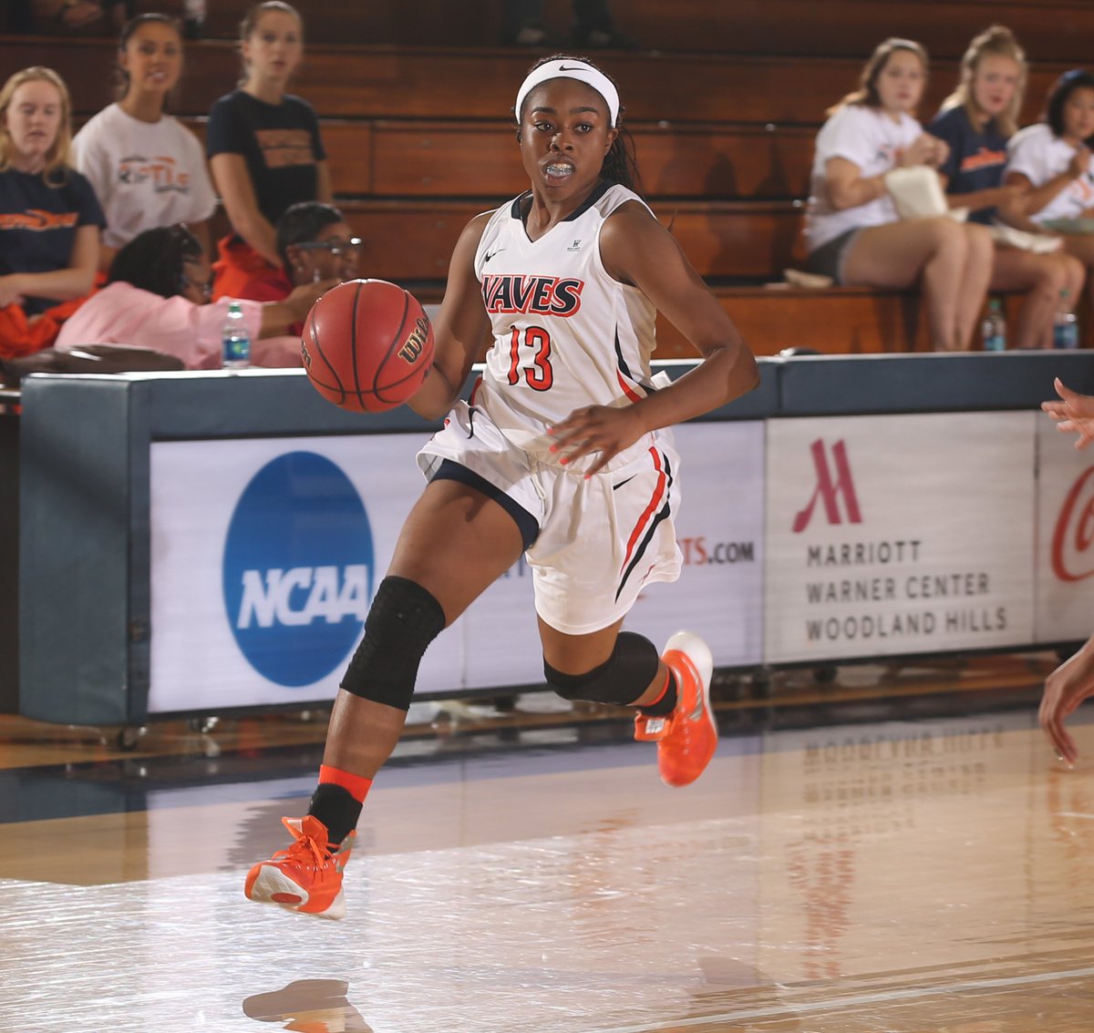 PepperdineWBB's tweet photo. The Waves cruised to a 110-72 win, getting a triple-double from Erica Ogwumike!
Recap: https://t.co/Q9sW1UPPgm https://t.co/DMw9jpDdEd