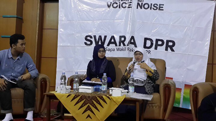 Reses <a href="/lediahanifa/">Ledia Hanifa</a> diskusi ttg RUU Disabilitas dlm acara Sapa Wakil Rakyat (Swara) DPR di RRI Bandung