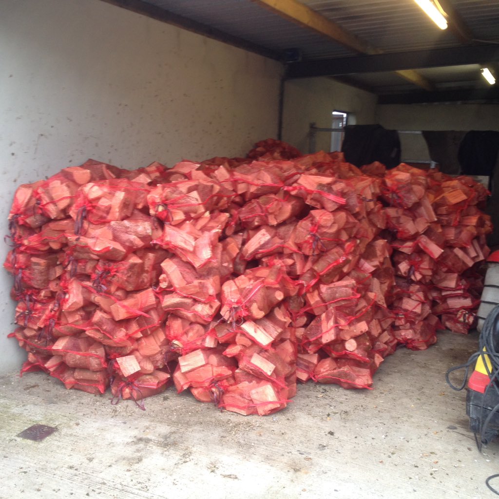 ronankinger's tweet photo. FIREWOOD FOR SALE

Seasoned hardwood
5 bags-€20

KINDLING FOR SALE
€2
Free Delivery
0862614223
WHY SHIVER,WE DELIVER https://t.co/lZftcmHBpx