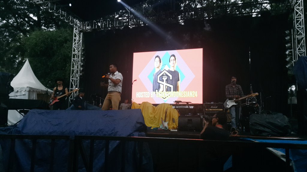 "We will rock you" Says the gans. 

They are truly rocking us this evening!!! 🙌🙌