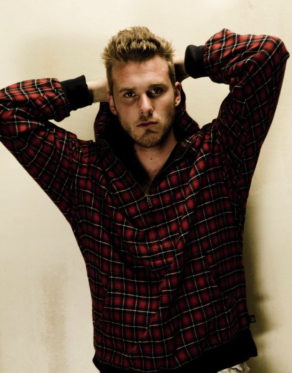 ordinaryside's tweet photo. remember eric lively though he's still hot as hell https://t.co/Tu0KjXlZRB
