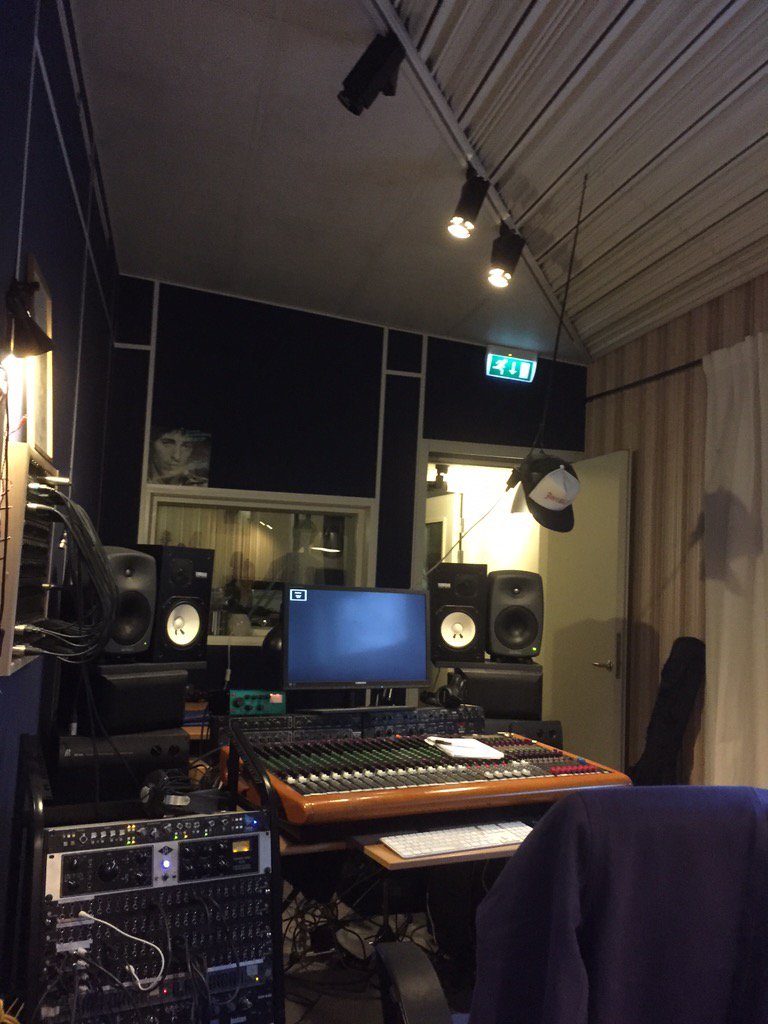 GoneDistrict's tweet photo. Hittin' the studio today! Exciting! #gonedistrict #EP https://t.co/cLRHLEvyhv