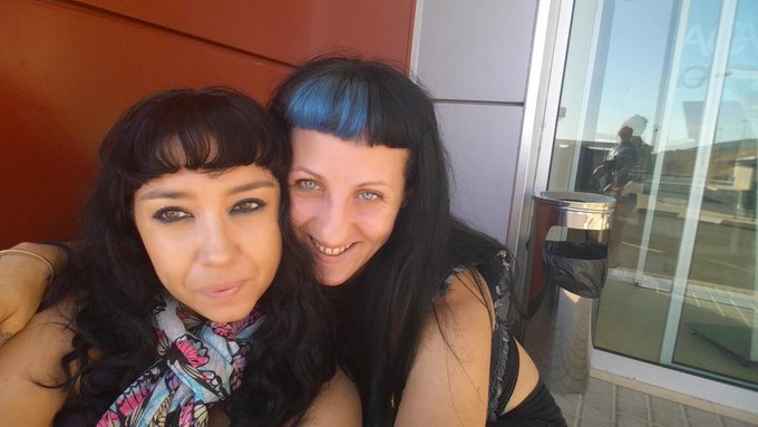 De buena ma&ntilde;anita con @Bettyfoxxx @kittytheLu @rafa_porn @TitoPertur @pepe Apunto de irnos al festival<a class="tags" target="_blank" title="On Twitter" href="/?out=eyJ0eXAiOiJKV1QiLCJhbGciOiJIUzUxMiJ9.eyJpYXQiOjE3MjY1MTc0NTUsImlzcyI6InR3cG9ybnN0YXJzLmNvbSIsIm5iZiI6MTcyNjUxNzQ1NSwiZXhwIjoxNzU4MDUzNDU1LCJyZWRpcmVjdF91cmwiOiJodHRwczovL3R3aXR0ZXIuY29tL0JldHR5Zm94eHgifQ.xIBh3smmsTjG802HOFU_0TEBOc-IO-OEKUdTrLdSLa9KbbNChtFFFv6pzWkQ1BElCDW_XRBKE1DsyBfPQo3udA">@Bettyfoxxx</a><a class="tags" target="_blank" title="On Twitter" href="/?out=eyJ0eXAiOiJKV1QiLCJhbGciOiJIUzUxMiJ9.eyJpYXQiOjE3MjY1MTc0NTUsImlzcyI6InR3cG9ybnN0YXJzLmNvbSIsIm5iZiI6MTcyNjUxNzQ1NSwiZXhwIjoxNzU4MDUzNDU1LCJyZWRpcmVjdF91cmwiOiJodHRwczovL3R3aXR0ZXIuY29tL2tpdHR5dGhlTHUifQ.qJVaagF5fJasHFDjcT4CLWz1C8Lx7CbhvPlnvBIwBD1petpY6DLTrxoK1atzSg3S6KSDxA_Bd8CgeKjF3tKwhg">@kittytheLu</a>