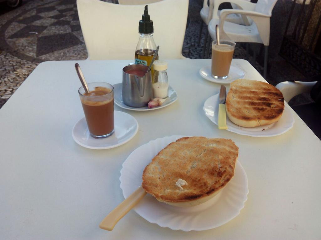 anicetomr's tweet photo. Buen desayuno previo paseito por el campo con una mañana de sábado estupenda!! @margarvic_vi https://t.co/gn17vc3roQ