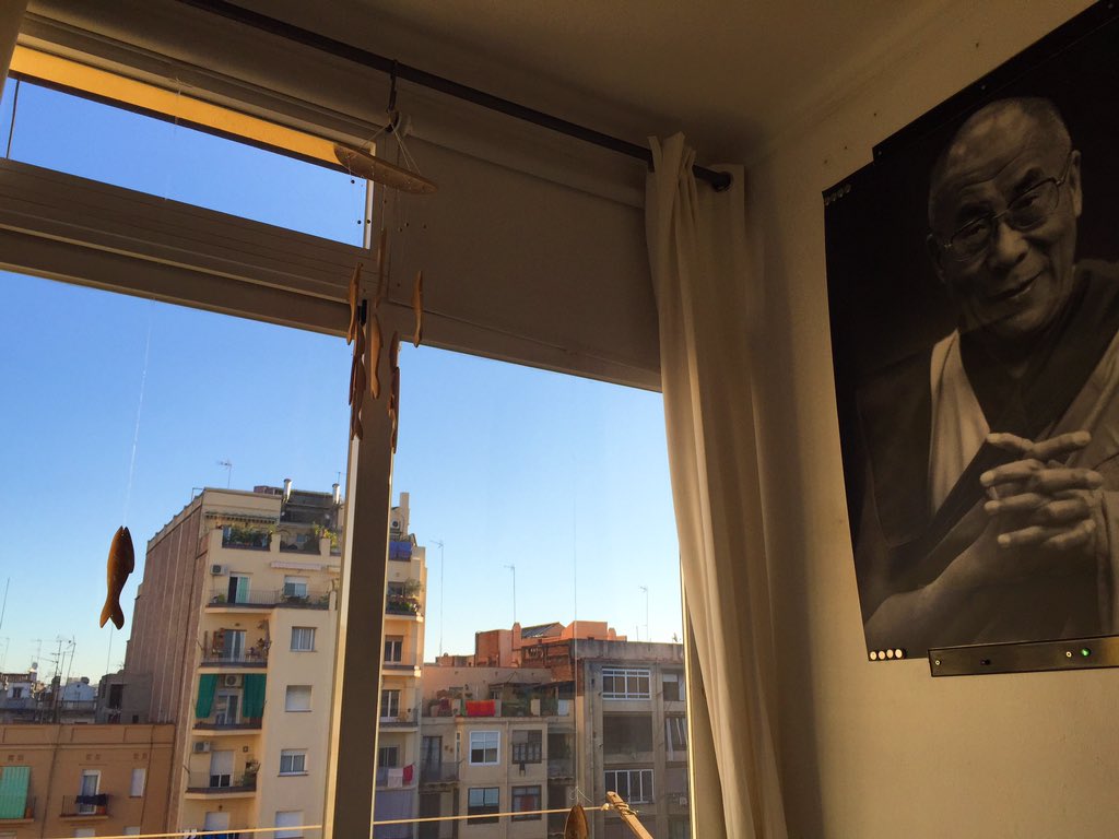 ChryslerStrings's tweet photo. Greetings from sunny Barcelona! #Barcelona #November #blueskies https://t.co/PuqqYa8NT8
