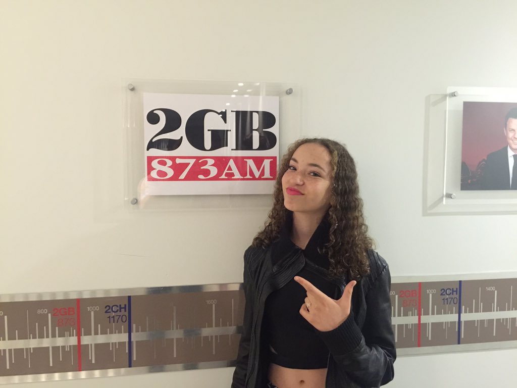MiaSifflet's tweet photo. Tune into 2GB radio at 8:00 to hear my new original "Run". Station 873AM. https://t.co/Yjez5ioMAN
