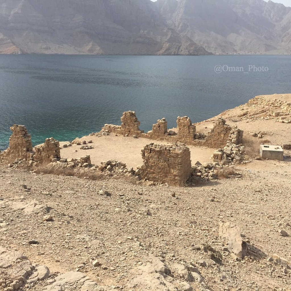 Oman_Photo's tweet photo. جزيرة التلغراف بمسندم محطة للإطلاع للتضاريس والطبيعية..سميت بالاسم كونها شهدت مرور أول خط تلغراف بالشرق الاوسط 1864م https://t.co/eeMANXRPPF