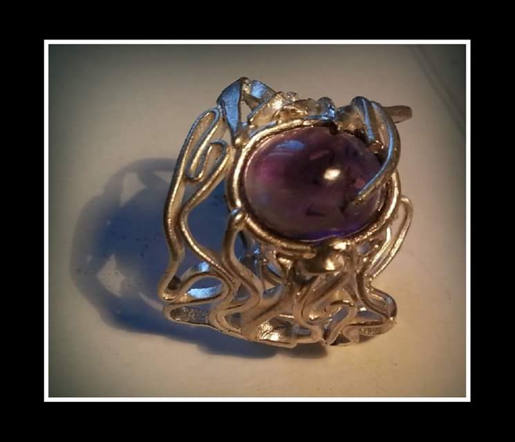 artisticalmente's tweet photo. #anello #intrighi #argento e ametista 
Sviluppo articolato e mutante, la luce armonizza il caos https://t.co/1tc8aqsahJ