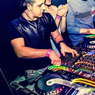 SirHellOfficial's tweet photo. "Music is my Know".
#InstaPhoto #musica #Dj #edit #SirHell #love #EDM #followme #EDMforLIFE #Vercelli #Piemonte https://t.co/qAYI7zTRpl