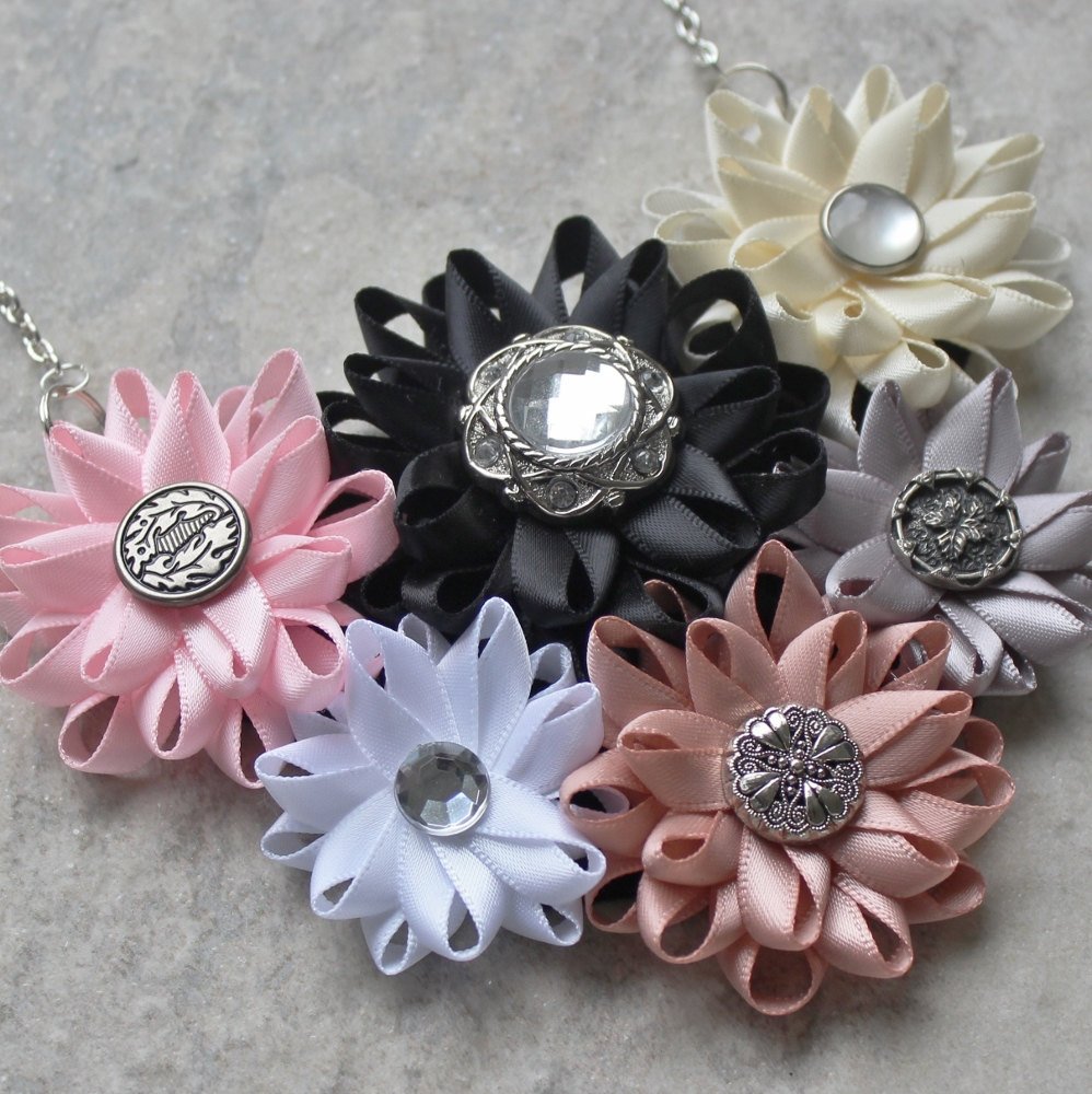 PPerceptions's tweet photo. Flower Bib Necklace, Bib Flower Necklace, Flower Statement Neckl… https://t.co/rr8oO6bdS4 #etsymntt #FlowerStatement https://t.co/yFNR7sg2pr