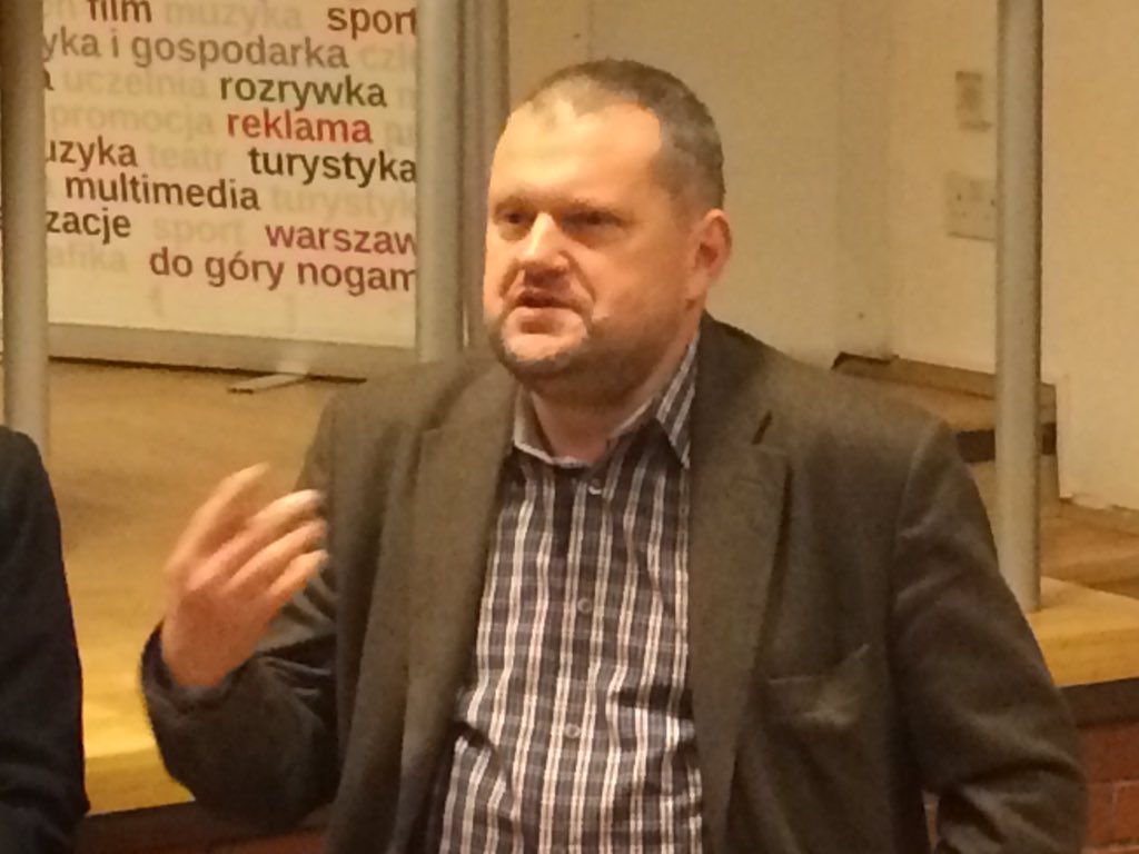 KaMichalowska's tweet photo. Ładnie napisana opowieść w oparciu o fakty.Jacek Hugo-Bader i Wojciech Górecki definiują reportaż #MediaStudent2015 https://t.co/DzIfL7z53d