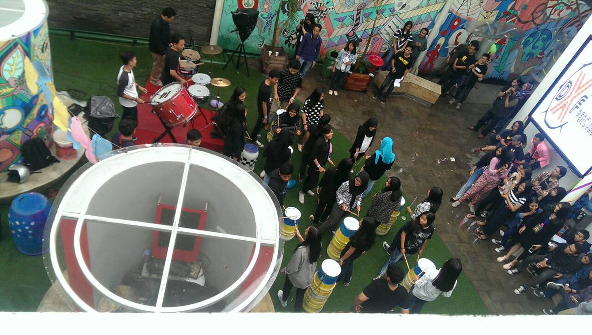 BeFunNColorful's tweet photo. Aksi team Percussion DXF Bandung #DagoDigilife #DigiPark Seru bgt nih Guys!! https://t.co/THGvrR8eaa