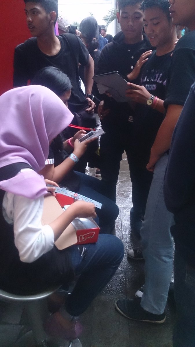 BeFunNColorful's tweet photo. Regis dlu yuk tmn2 #DagoDigilife #DigiPark Event DXF percussion SMA 25Bandung @arifityad @AudyExto https://t.co/TgYiz4N8pK