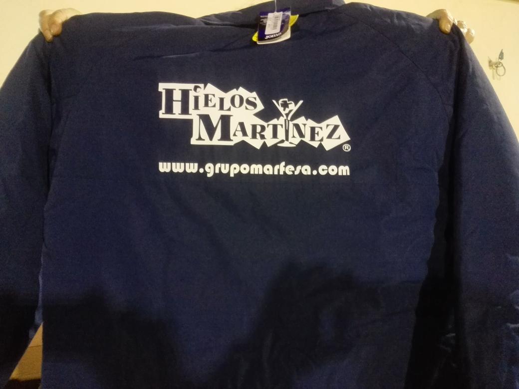 cfjaraiz's tweet photo. Ayer repartimos bolsos y anoraks para los jugadores del equipo de R.P. gracias a nuestros patrocinadores https://t.co/VilaNWaUTK