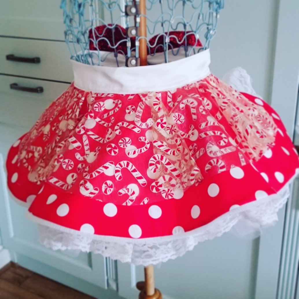 Prinny_Pinny_'s tweet photo. Christmas shopping is upon us 🎁 

Why not spoil a baking lover 

£23

💜
#handmadehour  https://t.co/hTmZooHDlj https://t.co/EzKuJ2RIgb