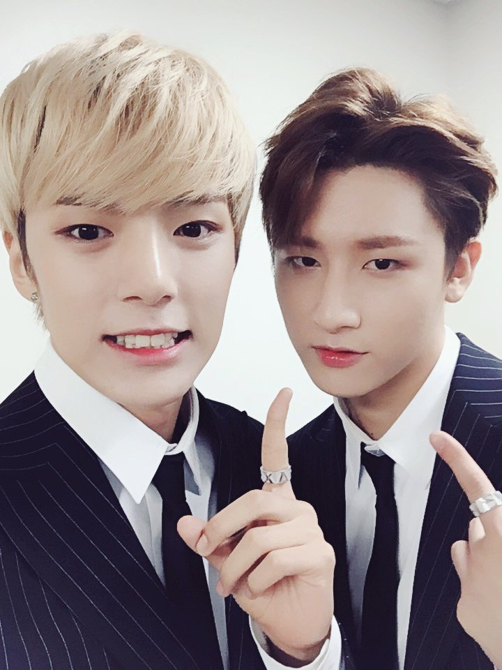 OfficialMONSTAX's tweet photo. [#민혁] 정답은 아이엠꿍이었습니다!! 못 맞추신분들 몬스타엑스 공부 더 하기!! #레드카펫봤어요? #2015멜론뮤직어워드 https://t.co/eqzcyxM2Zi