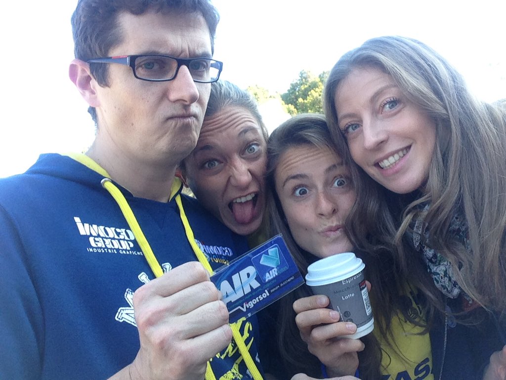 AliceSantini7's tweet photo. On the road..Busto Arsizio! #autogrill #faccestrane #nofilter #noinonsiamoanaffettive #labbracarnose #teammates 💛💙 https://t.co/41mW2vuTcL