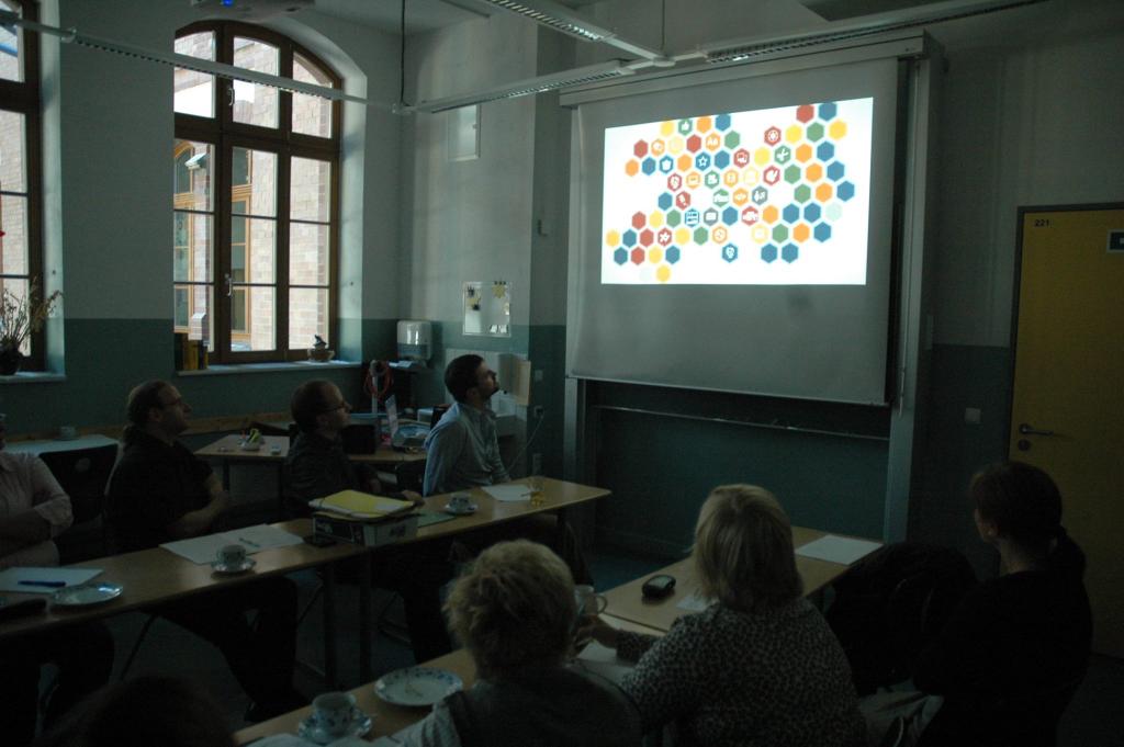 youward_de's tweet photo. Donnerstag gab es einen Workshop mit 20 Lehrer_innen der #UNESCO Projektschulen #SachsenAnhalts. 2016 in Planung! https://t.co/kYdPAEyKpu