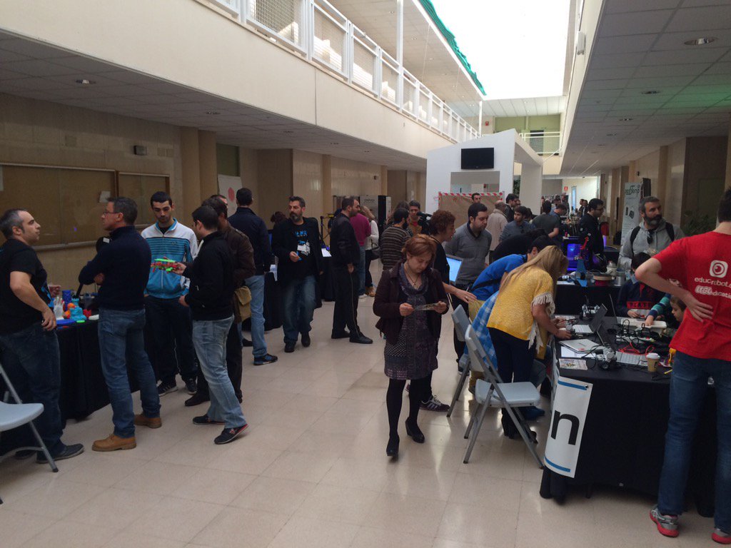 pablogarguez's tweet photo. Acto de apertura del evento #MakerExtrem2015 gracias @XtreneOpenLab y @cenatic desde @EPCC_Unex #SmartPoliTechLife https://t.co/nzJWpyUdmT